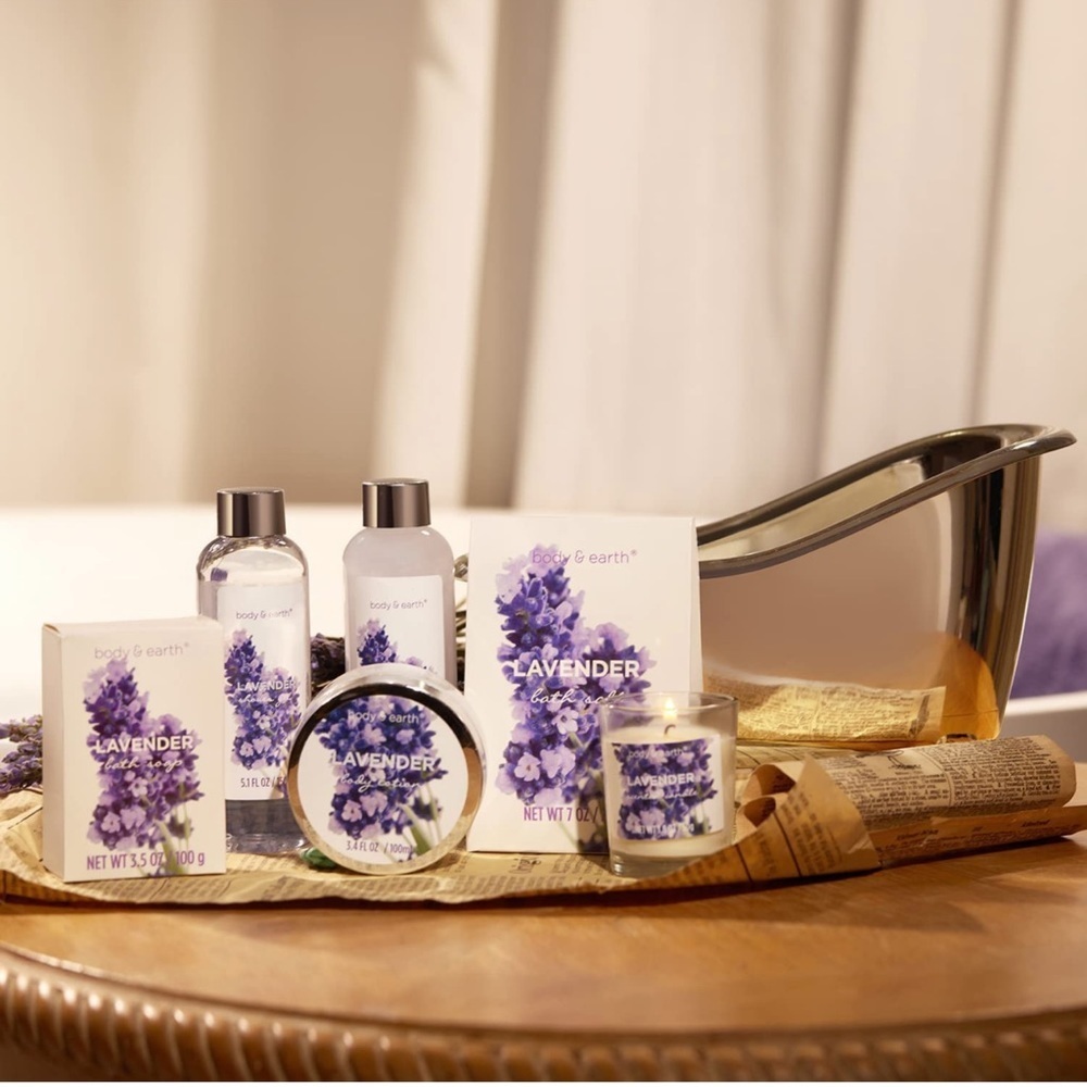 Lavender Spa Bath Basket Set~ Bubble Bath & Salts, Body Wash, Body Lotion Candle - Picture 1 of 5